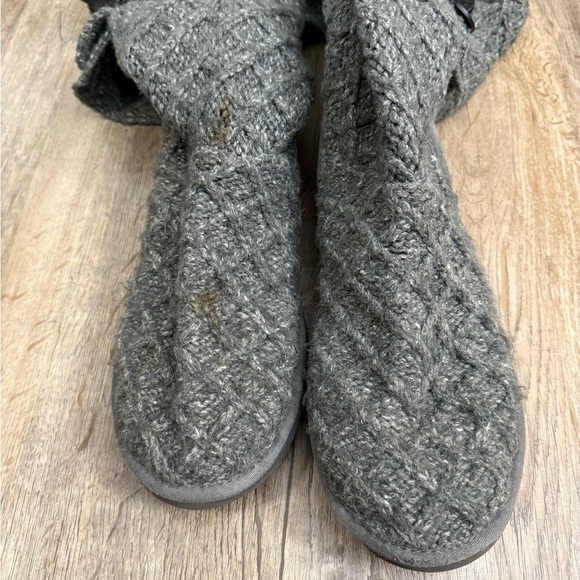UGG • Lattice Cardy Charcoal Boots - Picture 6 of 11